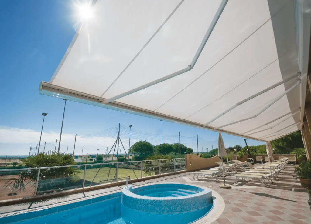 Bella-Plus-retractable-patio-covers-over-pool (1)